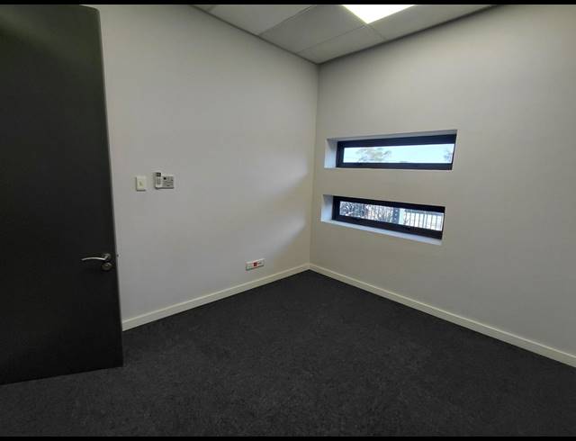 630M² OFFICE TO LET IN LONEHILL
